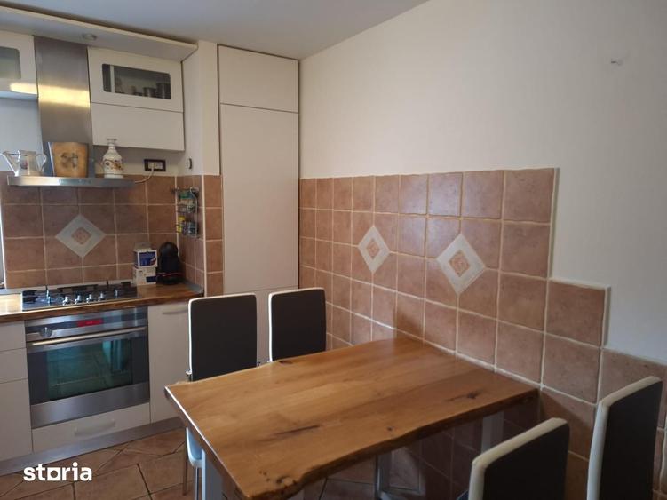 Apartament cu 4 camere decomandat în Central