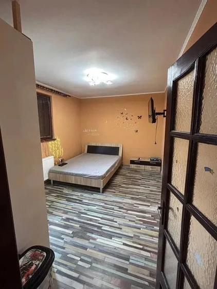 Casă cu 6 camere cu Teren 200 Mp în Calea Poplăcii