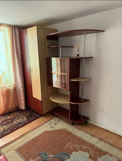 Apartament cu 3 camere semidecomandat în Ultracentral