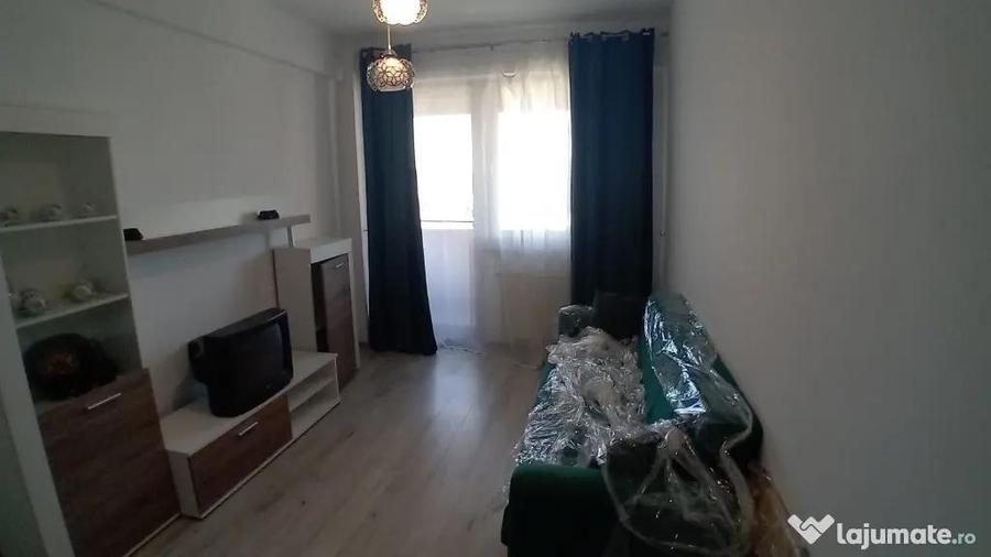 Apartament cu 3 camere decomandat în Sud