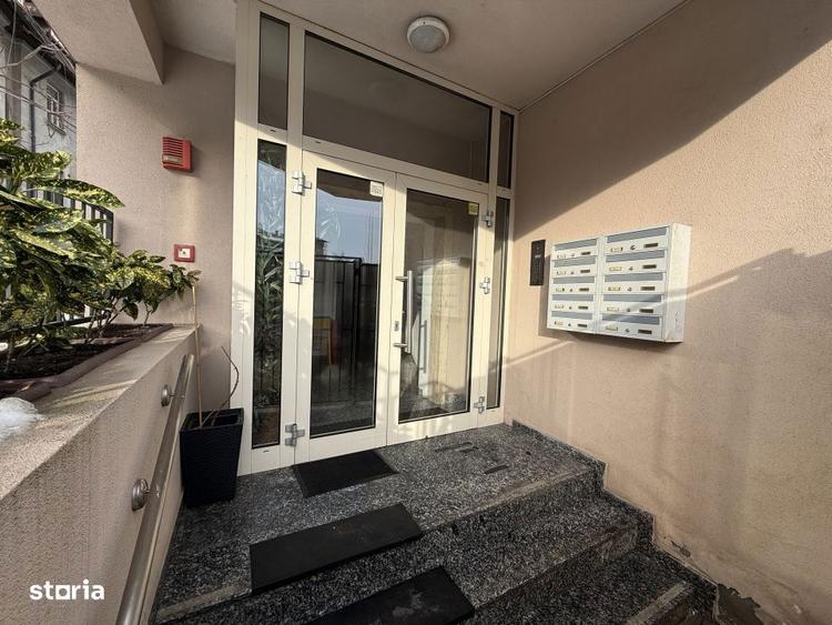 Apartament cu 3 camere decomandat în Romană