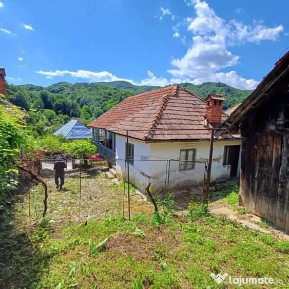 Casă cu 4 camere în Central