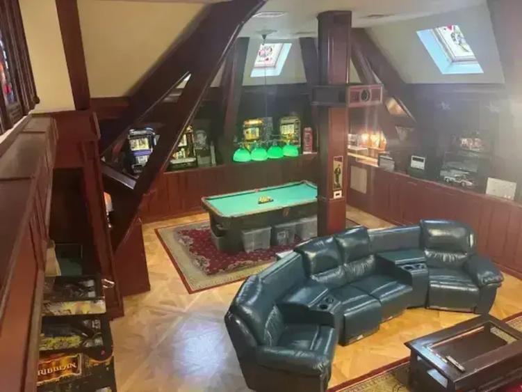 Casă cu 12 camere cu Piscina în Unirii