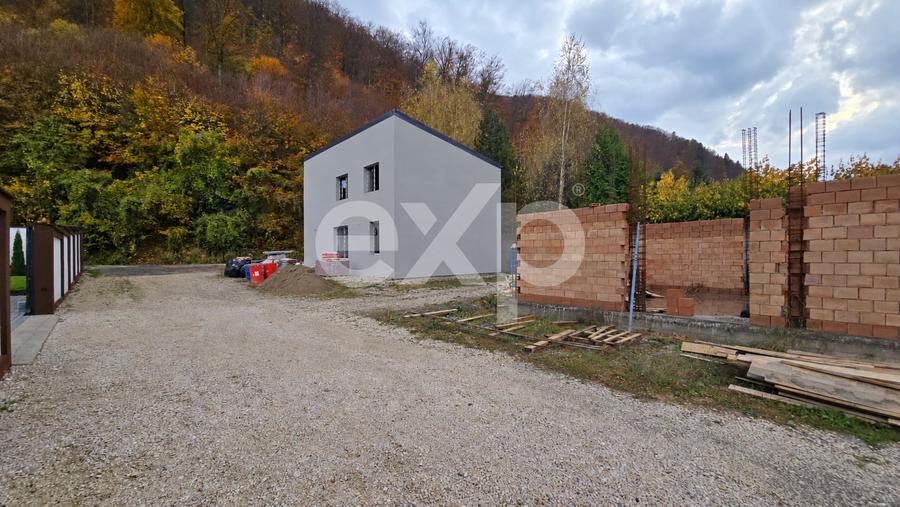 Casă individuală cu 4 camere cu Canalizare în Bunloc