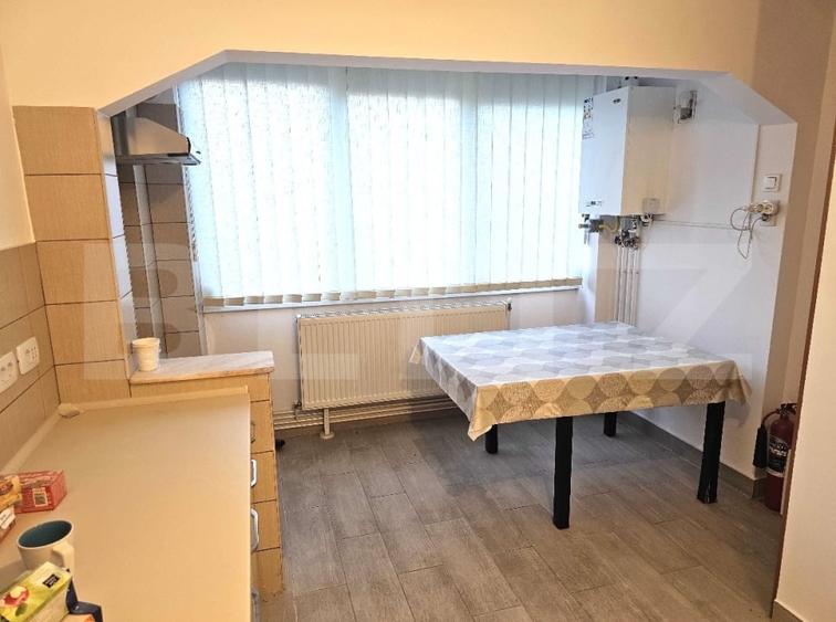 Apartament cu 2 camere decomandat în Tractorul