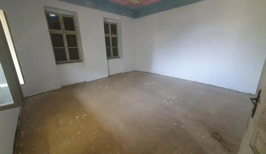 Casă cu 5 camere cu Teren 2259 Mp în Zădăreni