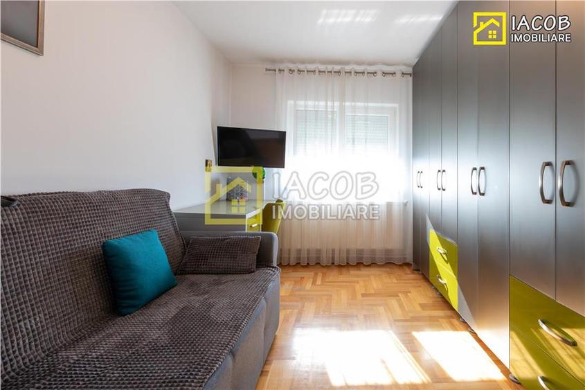Apartament cu 3 camere decomandat, mobilat în 9 Mai