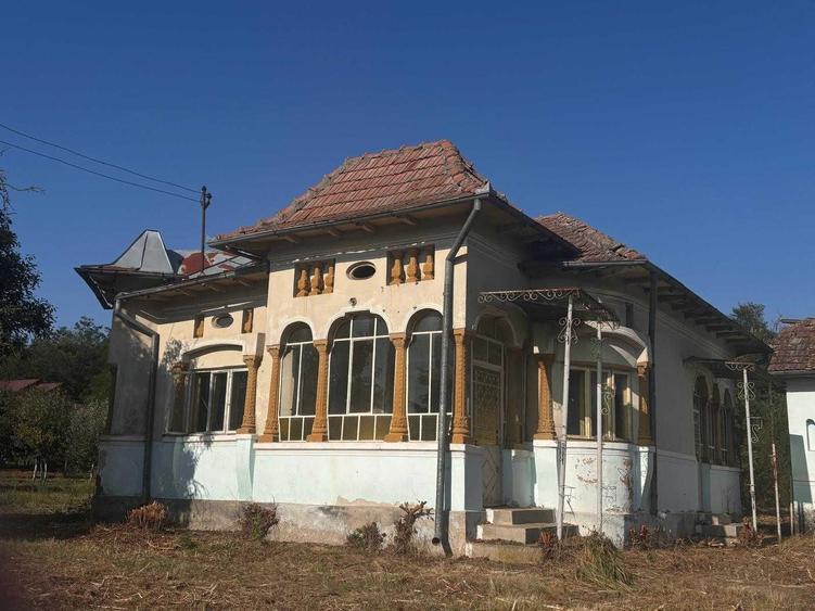 Casă cu 4 camere în Olanu
