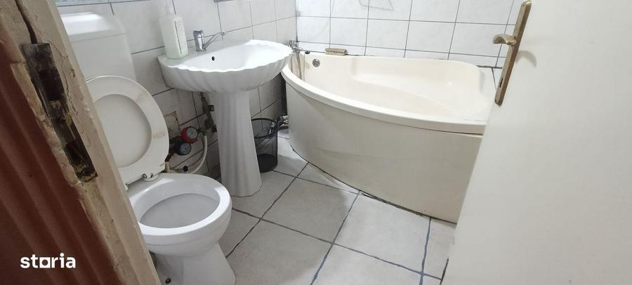 Apartament cu 2 camere semidecomandat în 1 Mai