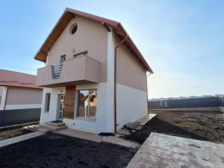 Casă individuală cu 4 camere cu Canalizare în Popas Păcurari