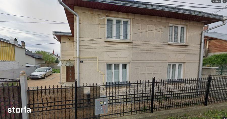 Casă cu 8 camere cu Teren 400 Mp în Central