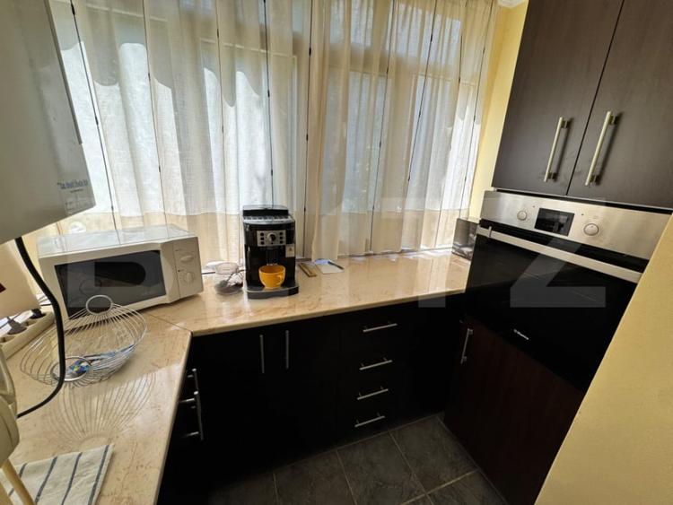 Apartament de vanzare, 70 mp, garaj, zona Bradet - 1