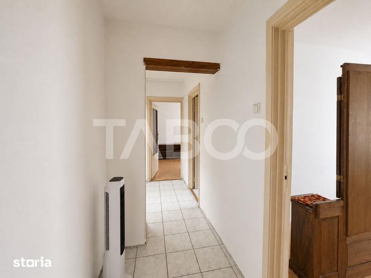 Apartament cu 3 camere decomandat în Sub Arini