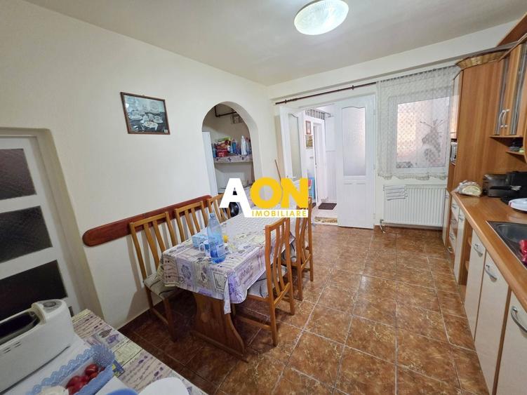 Casă individuală cu 5 camere cu Canalizare în Central