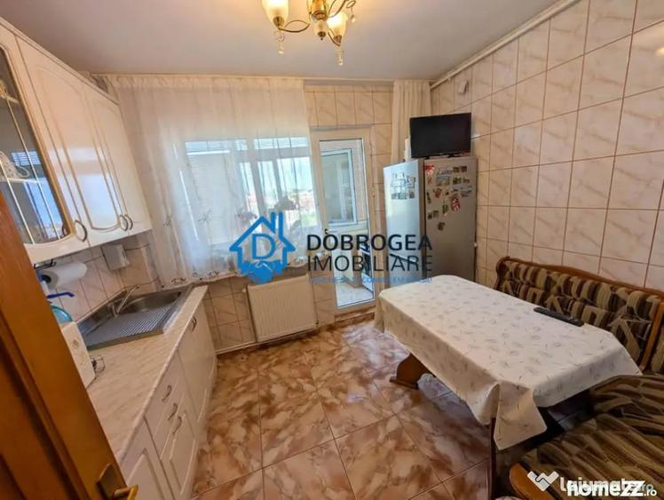 Apartament cu 3 camere decomandat în Păcii