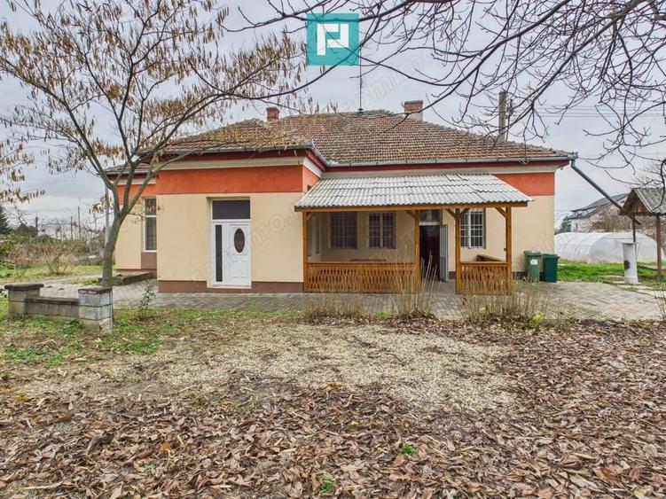 Casă cu Teren 2703 Mp în Ghioroc