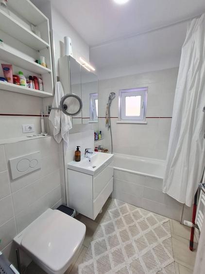 Apartament cu 3 camere decomandat în Drumul Carului