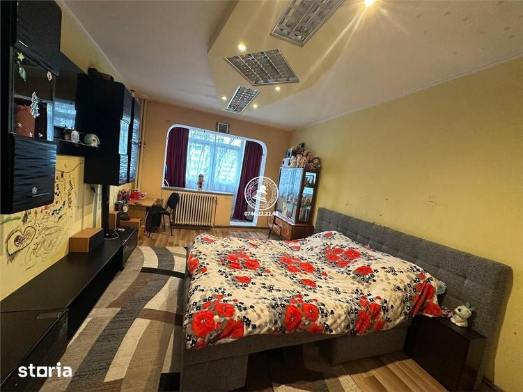 Apartament cu 3 camere decomandat în Gară