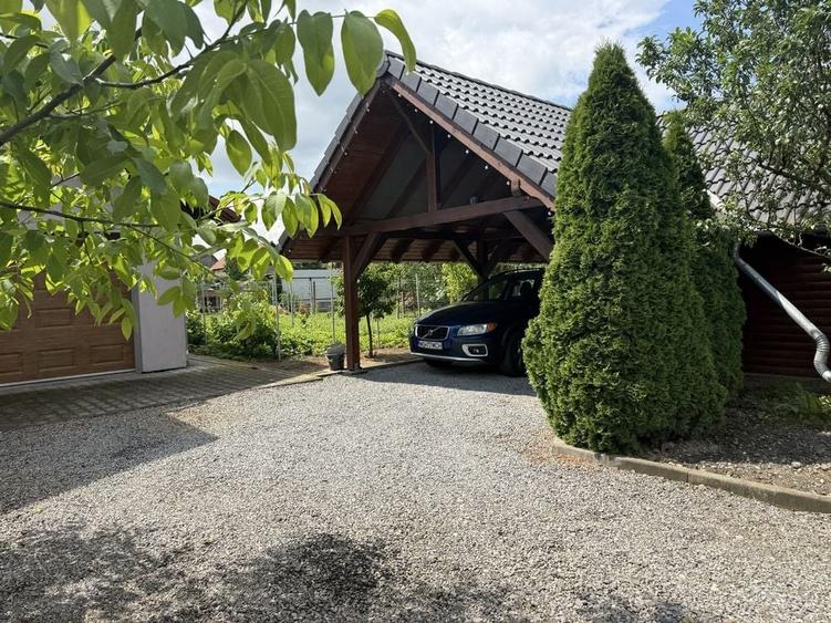 Casă cu 4 camere în Crăciunești