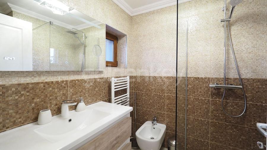 Casă individuală cu 5 camere cu Canalizare în Pipera
