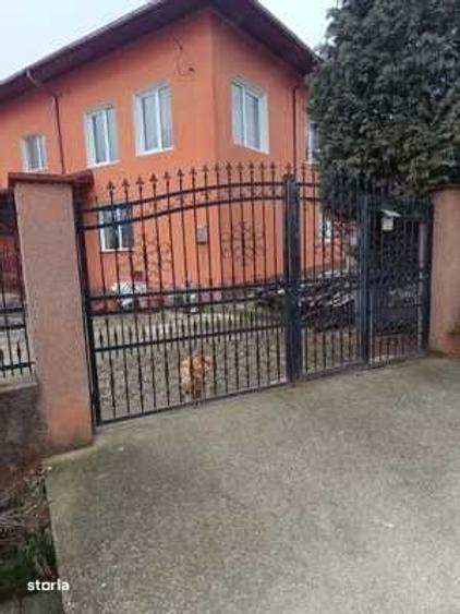 Casă cu 4 camere cu Teren 160 Mp în Berislăvești