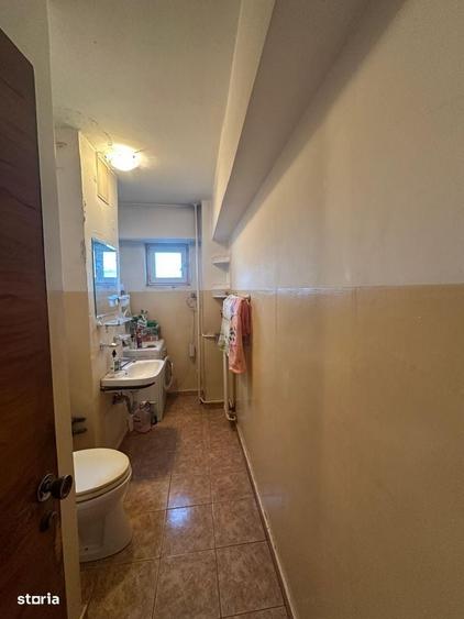 Apartament cu 4 camere decomandat în Drumul Taberei