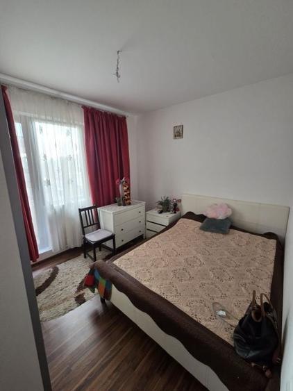 Apartament cu 3 camere semidecomandat, mobilat în Sălaj
