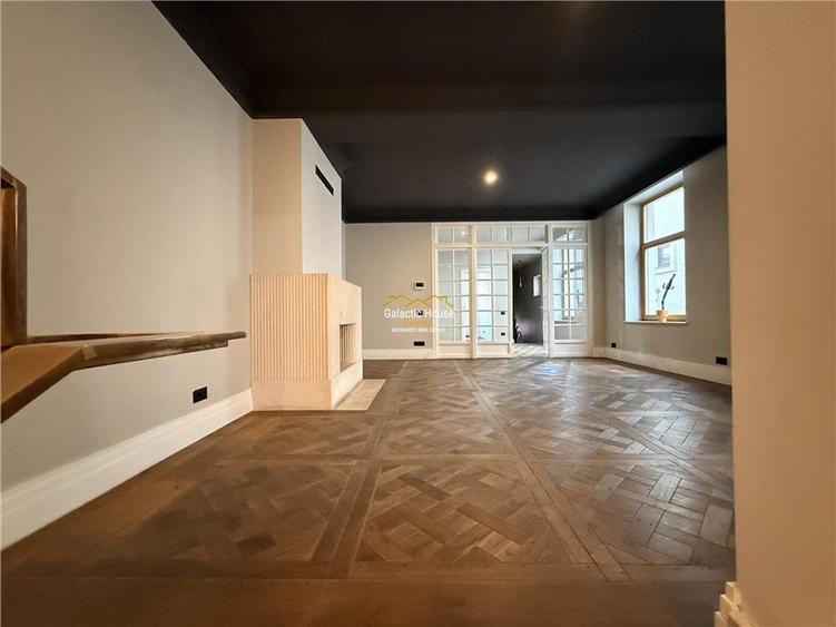 Casă cu 9 camere cu Teren 200 Mp în Central
