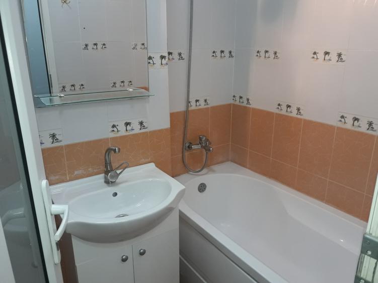 Apartament cu 2 camere decomandat în Centru Civic