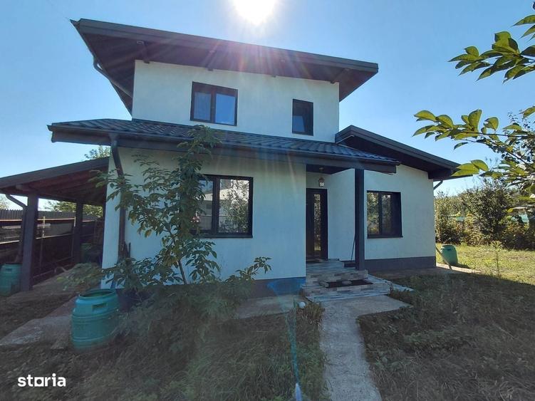 Casă cu 4 camere cu Teren 663 Mp în Aroneanu