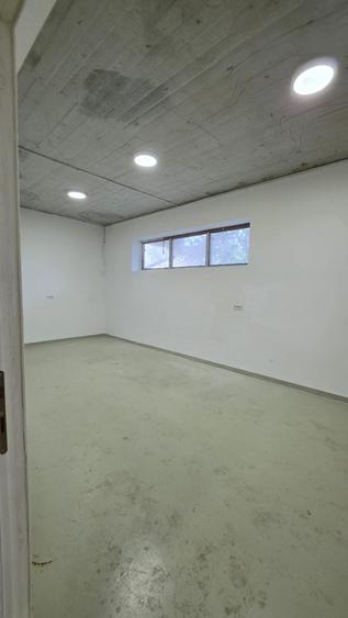 Casă cu 6 camere cu Garaj în DN 1