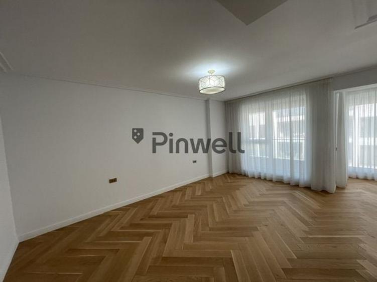 Penthouse cu 5 camere decomandat, mobilat în Central