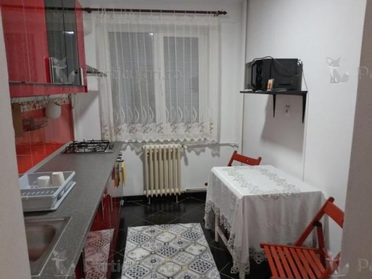 Apartament cu 2 camere semidecomandat, mobilat în Sălăjan
