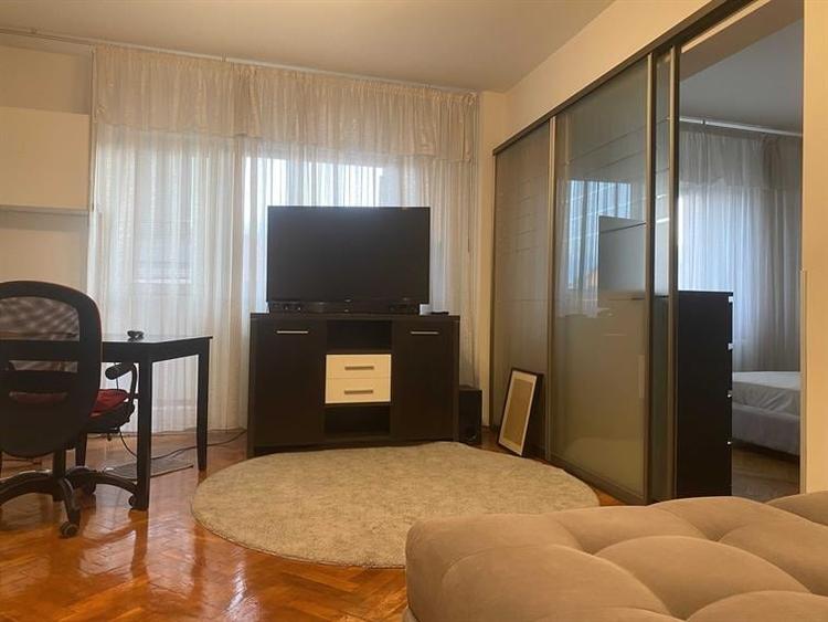Apartament cu 3 camere decomandat în Ștefan cel Mare