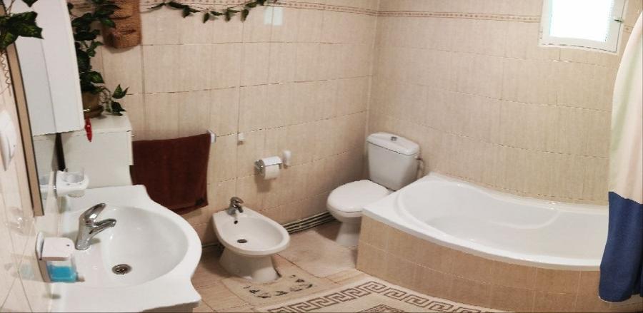 Casă individuală cu 5 camere cu Garaj în Siriu