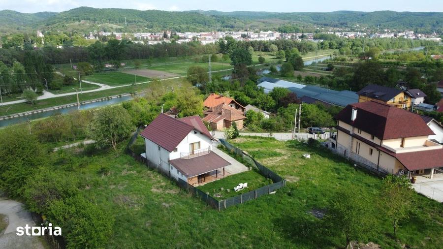 Casă cu 4 camere cu Teren 700 Mp în Curtea de Argeș