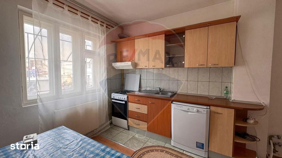 Apartament cu 3 camere semidecomandat, mobilat în Dâmbul Rotund