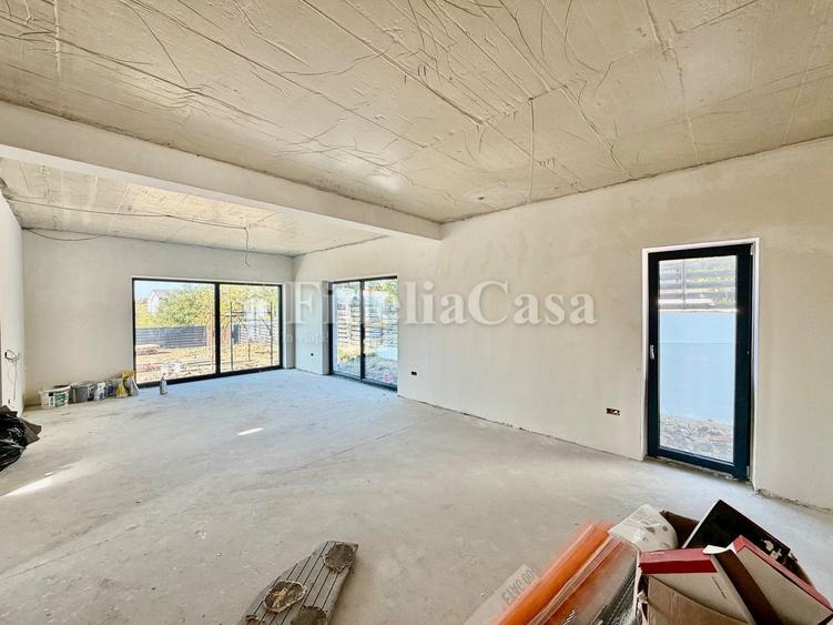 Casă cu 4 camere decomandat cu Teren 650 Mp în Bucium