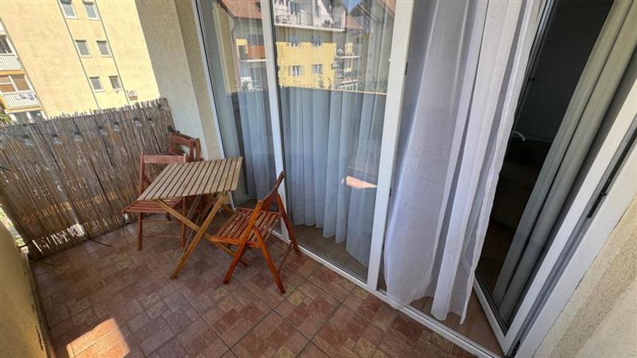 Apartament cu 3 camere decomandat, mobilat în Turnișor