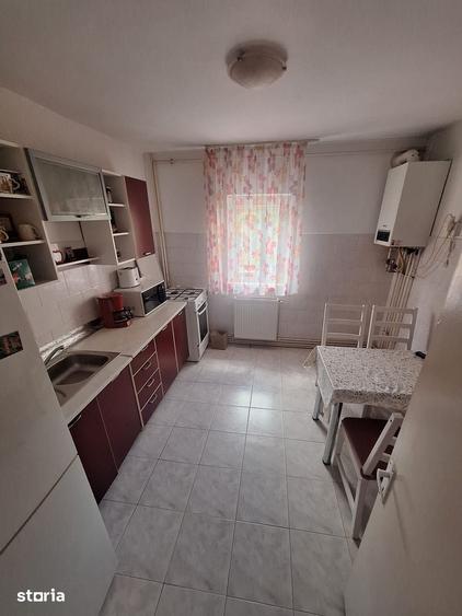 Apartament cu 3 camere decomandat în Girocului