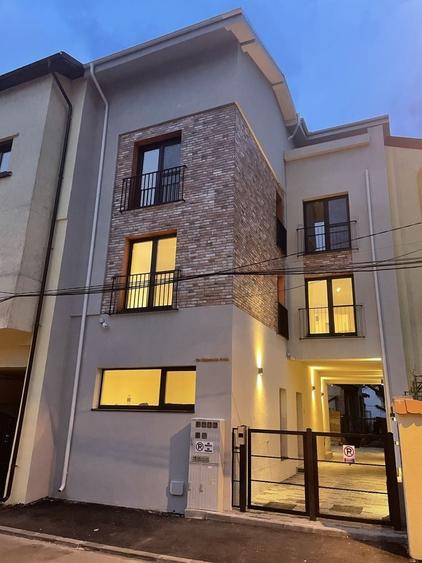 Apartament cu 3 camere în Tineretului