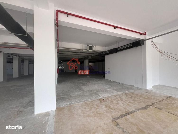 Spațiu comercial, de 800 mp, în Podu Roș