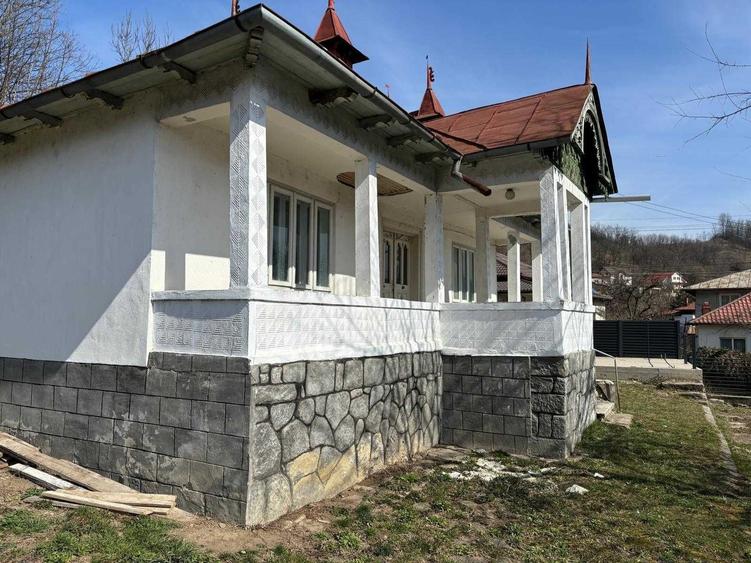Casă cu 2 camere în Ostrovu