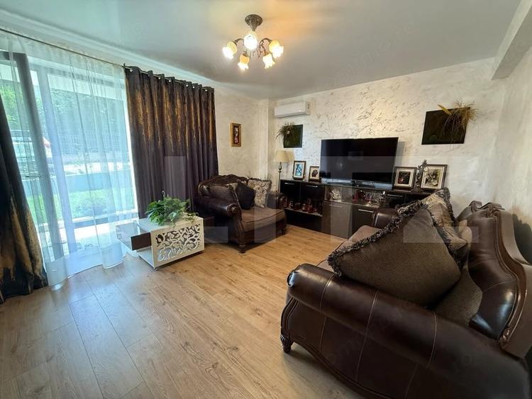 Apartament cu 3 camere decomandat în Filiași