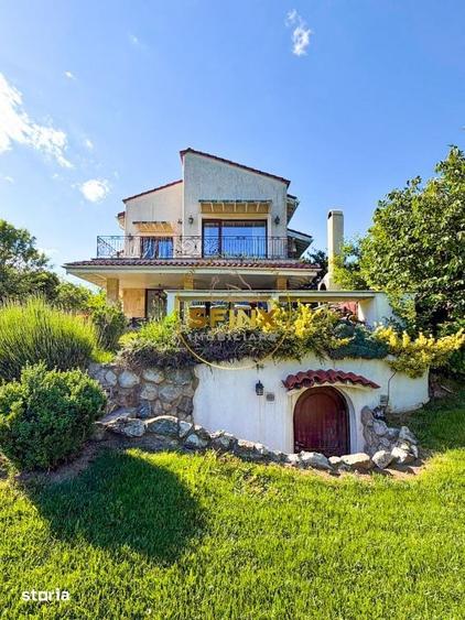 Casă cu 6 camere cu Teren 1077 Mp în Periș