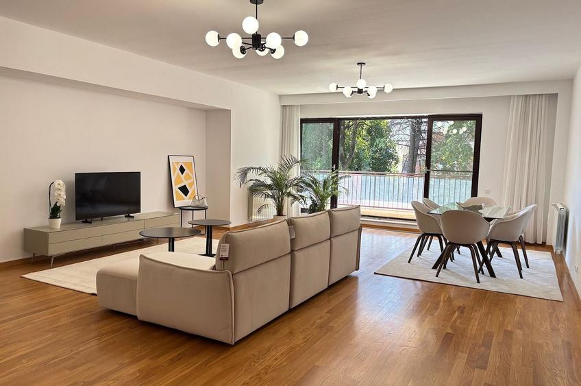 Apartament cu 4 camere în Aviatorilor