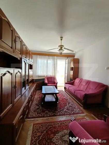 Apartament cu 3 camere semidecomandat în Central