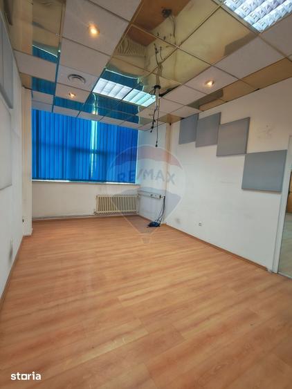 Spațiu comercial, de 2,100 mp, în Valea Rosie