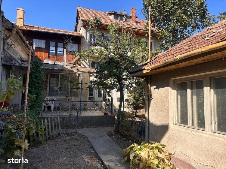 Casă cu 4 camere în Central