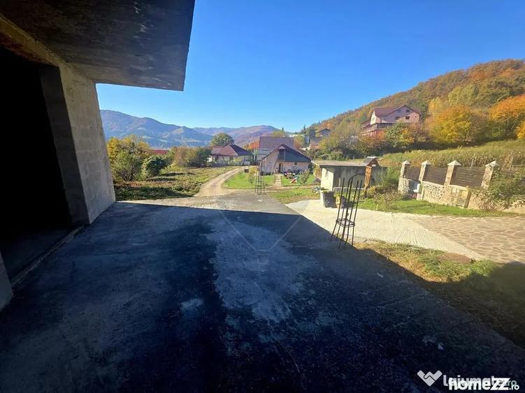 Casă cu 5 camere cu Teren 2700 Mp în Alexandru cel Bun